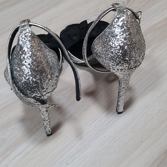 Shoes - Picture 2 of 4